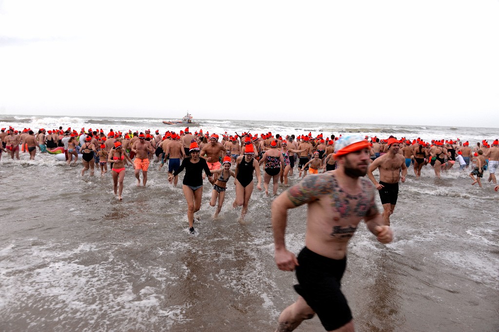 ../Images/Nieuwjaarsduik Nederzandt 2018 063.jpg